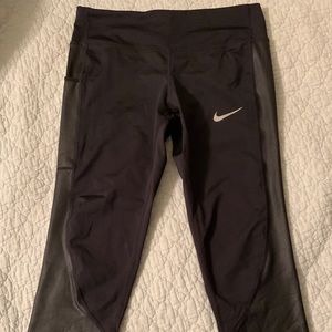 Nike Dri-Fit cropped leggings